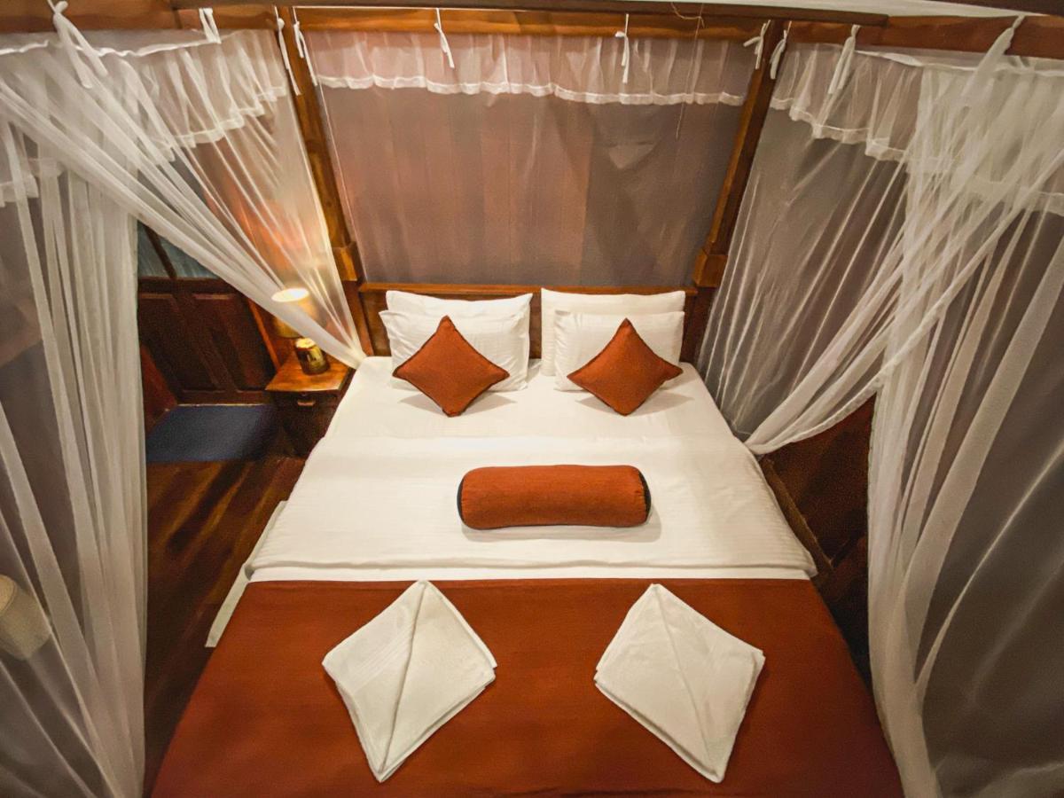 Hotel Levon Ella Bagian luar foto